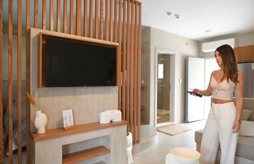 Pefki Luxury Suites - Photo 18