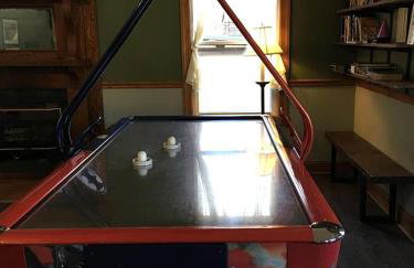 Gorgeous Vacation Cabin for Groups with Stylish Interior near Huntington, West Virginia - Foto 11