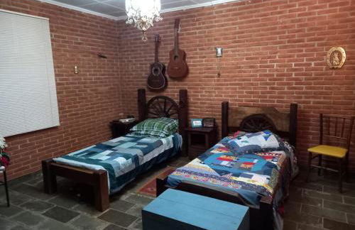 Casa de campo serrana, alegre e com piscina - Foto 35