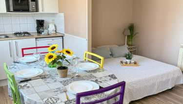 2 logements séparés 2 et 5 couchages au Rez-de-Chaussée à Chambretaud, 5 min Puy du Fou - Foto 2