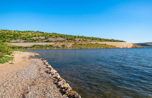 3 Bedroom Stunning Home In Modric - Photo 13