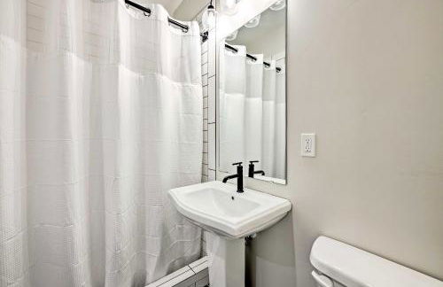 Newly-Built Lakeside Gem with Community Perks! - Foto 33