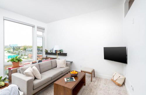 Modern 1BR Apt with Rooftop, Gym, and Parking - Foto 2