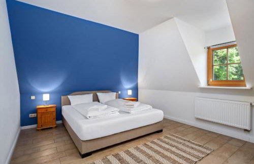 GUT KLETKAMP "Altes Backhaus" - Freistehendes Landhaus mit 7 Schlafzimmern I Kamin I Garten & Terrasse I 15 Min zur Ostsee I Parkplätze I Hundefreundlich I Bar I WLAN - Foto 24