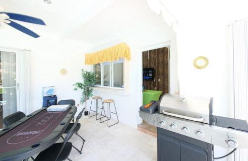 3BD Tropical Luxe Stay with Pool, Gameroom and Grill - Foto 35
