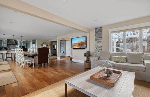 Sunset Shores Sanctuary by Juniper Holiday + Home - Photo 15