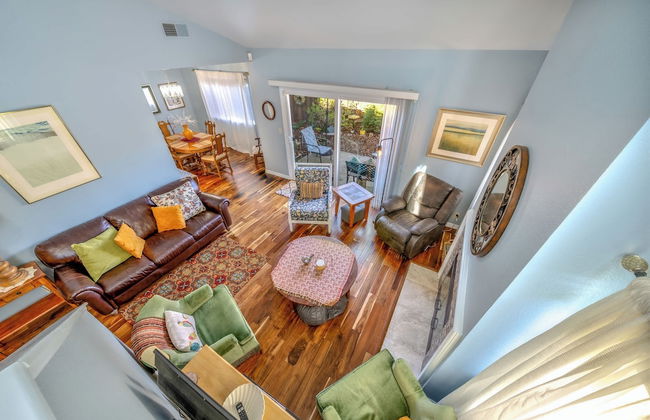 Succulents & Seashells Coastal Paradise by Beach - Foto 10