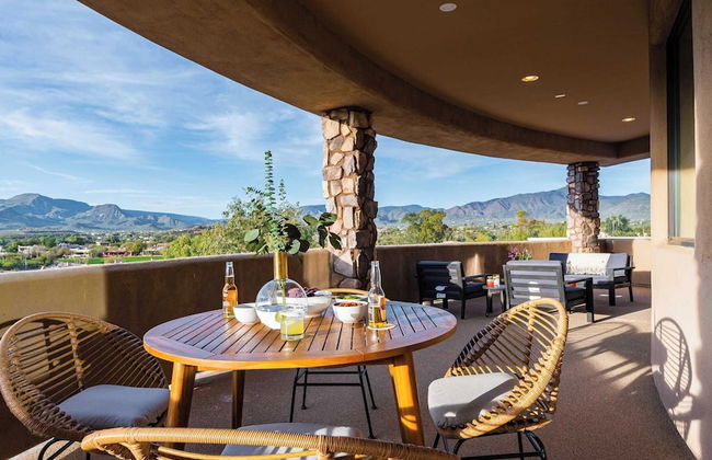 Sunbeam by Avantstay Elegant, Private Desert Home w/ Infinity Pool, Spa & View - Foto 11