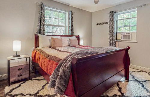 Lakefront Cabin Sleeps 14 - 2 Level Dock - Sun Deck - Foto 13