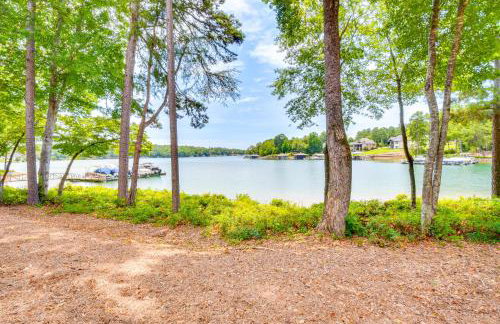 Spacious Lake Keowee Home Boat Slip and Pool Access - Foto 28