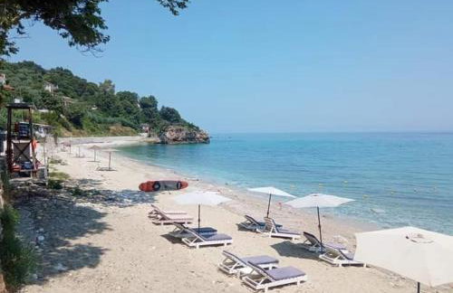 Kamari Beach guest house - Photo 8