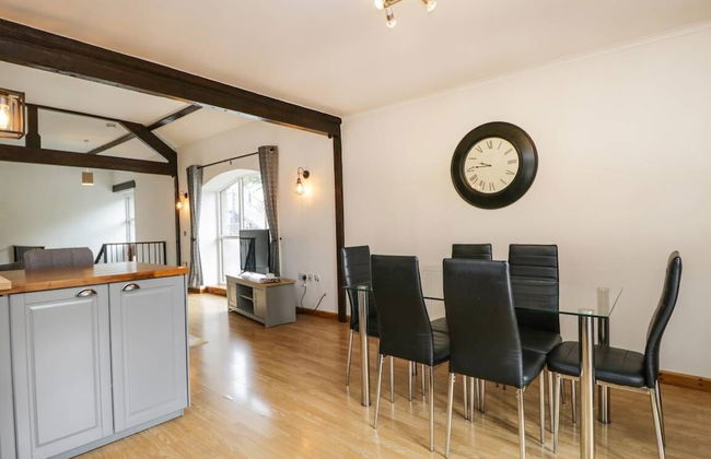 COACH HOUSE - Photo 18