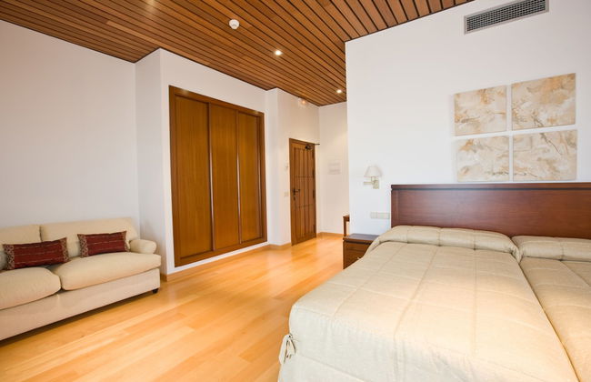 Hotel de Bodegas Hacienda Albae - Photo 12