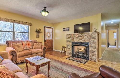 Creekside Retreat with Deck, 18 Miles to Wolf Ridge - Foto 6