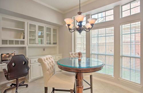 Elegant Plano Home with Private Outdoor Pool! - Foto 10