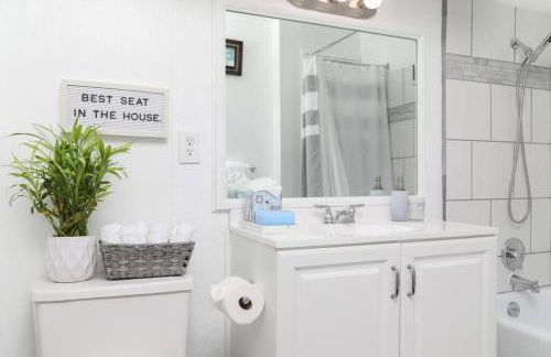 3 Bedroom 2 Bath House with Parking - 10 Guests - Foto 25