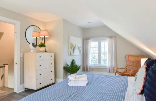 Antique Dennis getaway with firepit & EV charger Dog friendly - Foto 20