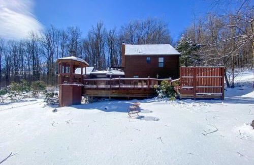 Modern Mountain Retreat with Deck and Hot Tub! - Foto 26