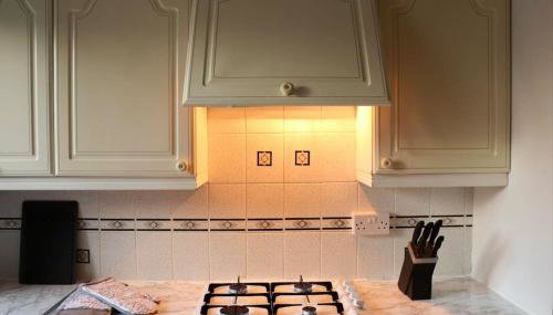 Lovely staycation with family FREE Parking & WiFi - Foto 3, stove, minibar