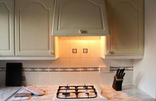 Lovely staycation with family FREE Parking & WiFi - Foto 3