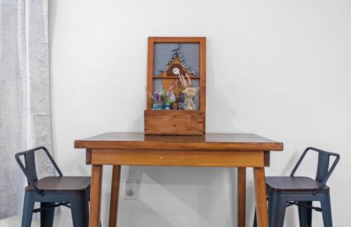 The Heartwood Hideaway-Charming Cabin Getaway-Trails, Creek, and Starry Nights - Foto 65