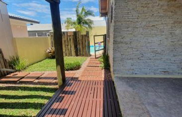 Linda casa com piscina 50m praia - Foto 4
