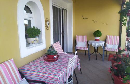 Dora's Home - Photo 4