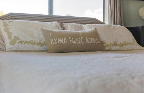 Relax at Kapakai Cottage 2-Bedroom Comfort with Full Kitchen & WD - Photo 8