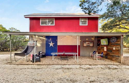 Red Barn Inn Feed Deer and play games & Firepit - Foto 3