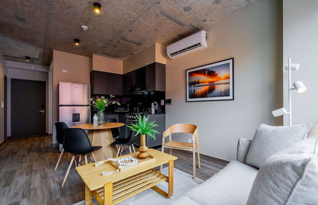 w Majestic 1BR w Great Pool in Centriqo - Foto 15