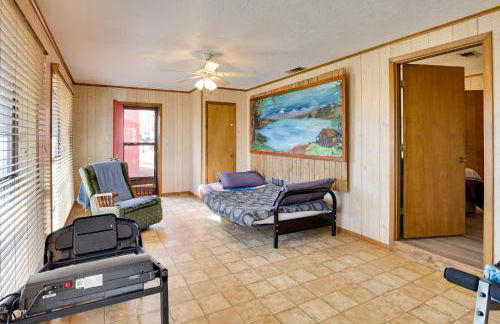 Hot Tub, Lake Access! Anglers Escape in Hemphill - Foto 11