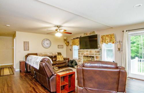 Cabin by the Creek with private creek access - Foto 25