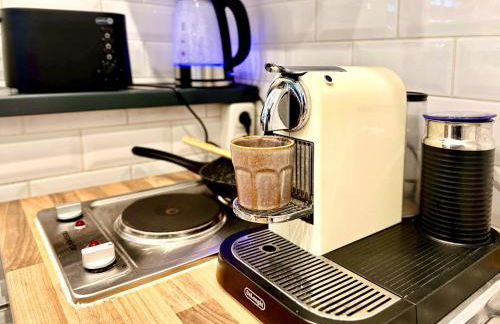 DOMspitzen-BLICK, cooles 2 Zimmer Apt mit Indoor-Swimmingpool auf dem Dach, Küche und Smart-TV - Foto 8