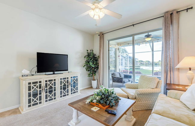 Private Pool, Pond Views, & Bonus Lounge in Gated Naples Community Drive to Dining & Sand - Foto 3