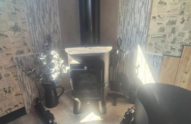 Brewers Bolt Cozy Unique Shepherds Hut - Hot Tub! - Photo 30