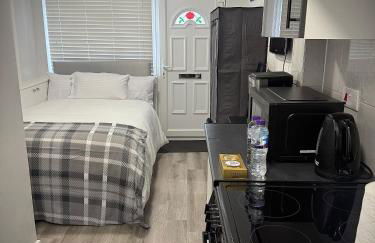 Modern Studio with Free Parking Near City Airport and ExCeL - Foto 1