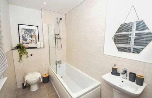 Modern 2 Bedroom Apartment in Central Wigan - Foto 37