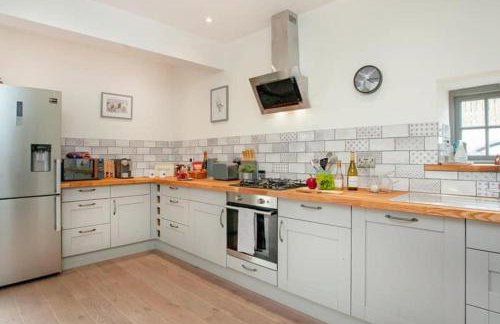 2-Bed Cottage Sleeps 4 with Hot Tub - Foto 17