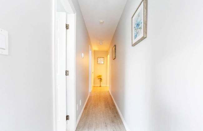 Family Home-Metrotown by Elevate Rooms - Photo 17