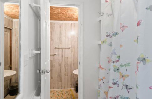 Cottage with Private Lake Access! Short distance to town - Foto 13