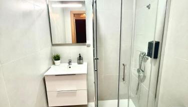 3 Bedroom Apartment in Portimão, Algarve by Salam Stays - Foto 5, Shower