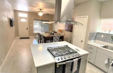 Close to All, Restful Duplex A in Downtown, UTEP, Hospitals - Foto 37