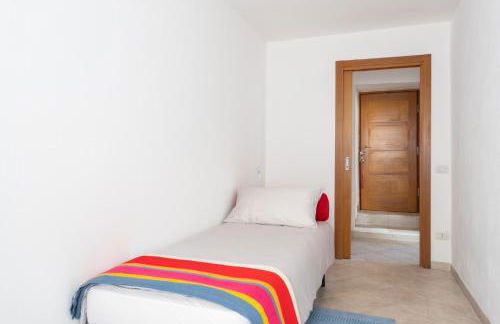 Spacious 3-Bedroom Apartment with Courtyard in Tempio Pausania - Perfect for Families - Foto 9