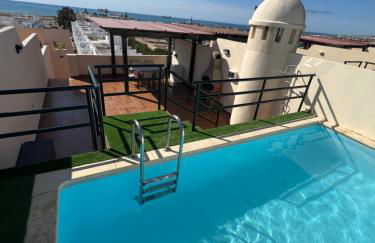 Ático con vistas al mar y piscina privada - Foto 1