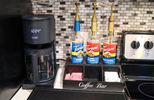 Game Night Downtown - BSU - Slots - Over 100 Games - Foto 62