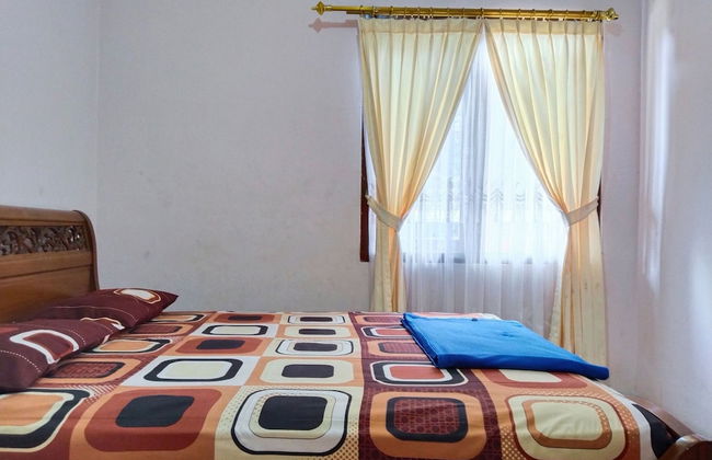 Villa Yustisia Curug 7 Cilember - Foto 11