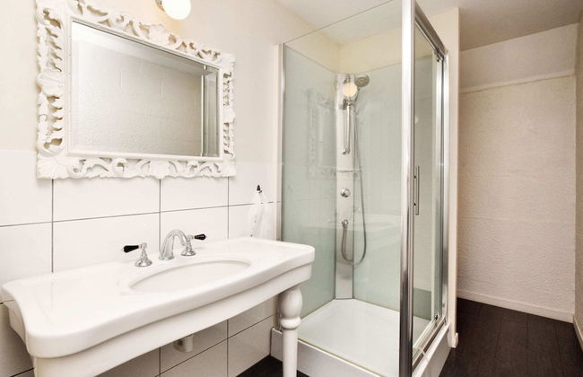 Fine Group House With Sauna Garden - Photo 24