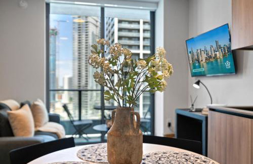 Downtown Condo with Den and Pool Access - Foto 17