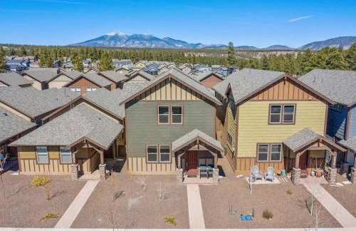 Flagstaff 3BR Cozy Retreat w Fireplace & BBQ - Foto 31