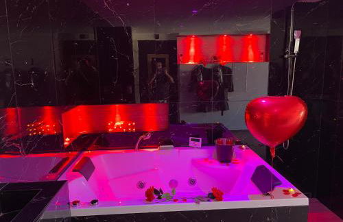 SPICY LOVE - proche Nice et Cannes - Jacuzzi privatif - French Riviera - luxe - suite romantique - Foto 10